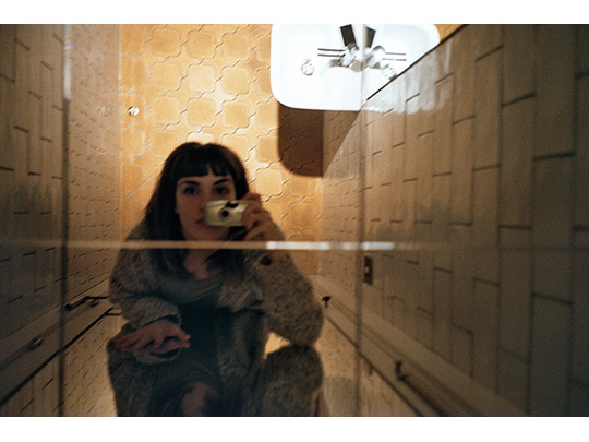  SARA COSTA _ autorretrato en wc 