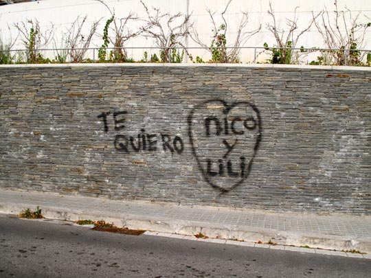  ANDREU BUENAFUENTE _ amor on the wall 