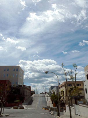  ANDREU BUENAFUENTE _ del polígono al cielo 