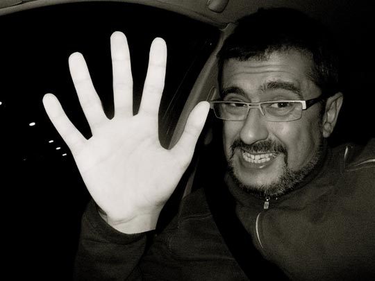  ANDREU BUENAFUENTE _ mano blanca 