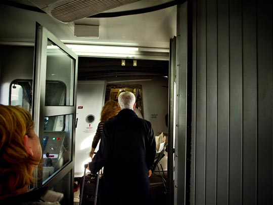  ALBERT JODAR _ al final del camino suben haciia su próximo destino, barcelona, 2010 