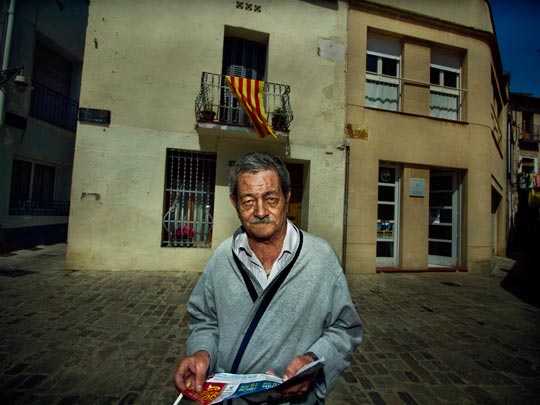  ALBERT JODAR _ anónimo paseante, badalona, 2010 