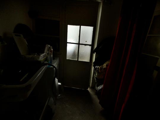  ALBERT JODAR _ escondidos mientras perforan, barcelona, 2011 