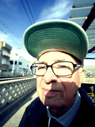  ALBERT JODAR _ paseando con su gorra 