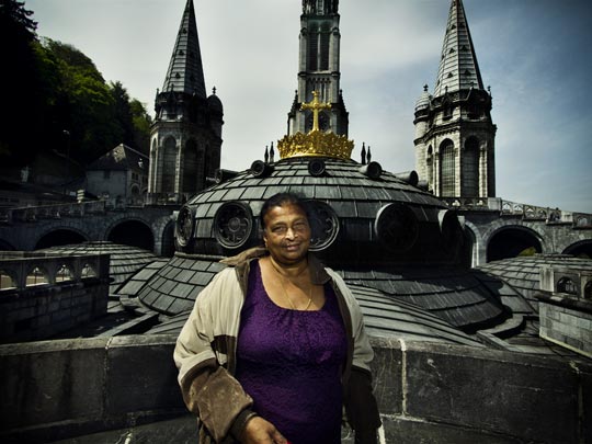  ALBERT JODAR _ pegregrina de su propia fe, francia, 2011 