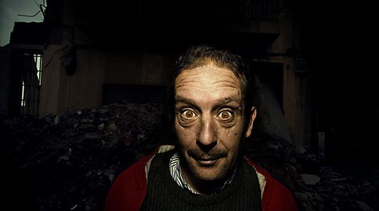  ALBERT JODAR _ sorprendido ante escombros 