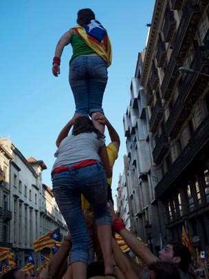  AITOR LÓPEZ DIAGO [Barcelona] _ castellers volant cap a la independència 