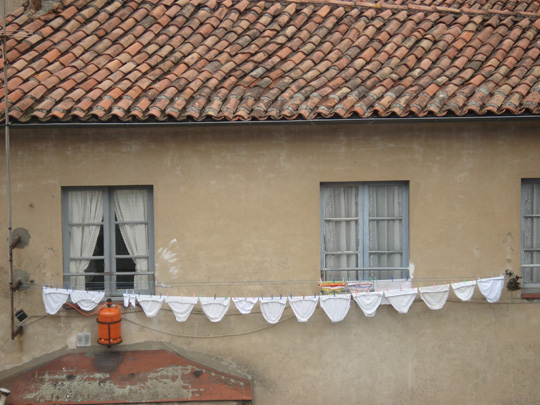  ARIANA SANTAMARIA [Villaviciosa-Asturias] _ colada blanca (en topless y calcetines) 