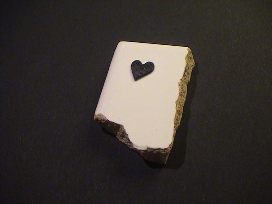  SERGI GIMÉNEZ [Barcelona] _ corazón roto sobre fondo negro 