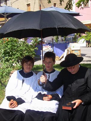  CARME ROURA [St Joan de Vilatorrada-Barcelona] _ el clero al sol 