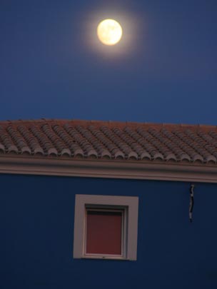  NEKANE VITORIA [Vitoria-Gasteiz-Álava] _ geometría sobre azul 