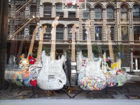  LOLA GARCIA [Ourense] _ in the soho electric guitars 