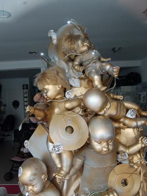  CAROLINA FIGUERAS [Cambrils-Tarragona] _ inquietante árbol de navidad 