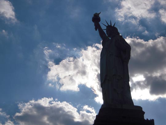  SONIA MARTIN [Valencia] _ la libertad contemplando los iconos del escritorio 