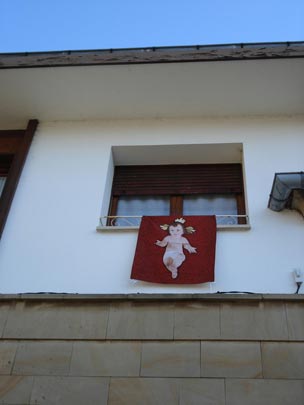  ARIANA SANTAMARIA [Villaviciosa-Asturias] _ manolooo, saca al niño a que le dé el aire 