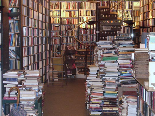  SISCU GONZALEZ [Sta. Margarida i Els Monjos-Barcelona] _ me da ese libro, por favor 