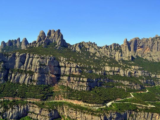  ANGELA LLOP [Torrelles de Foix-Barcelona] _ montserrat a vista de pajaro 