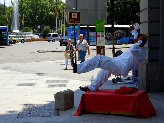  ANGELA LLOP [Torrelles de Foix-Barcelona] _ paseo por madrid 