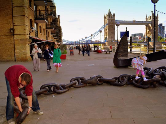  ANGELA LLOP [Torrelles de Foix-Barcelona] _ pesa mucho la cadena 
