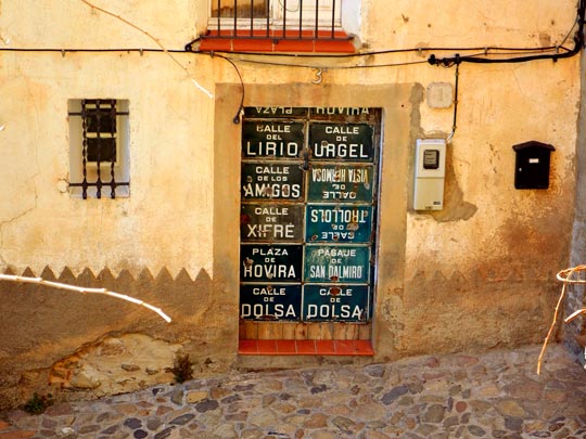  ANGELA LLOP [Torrelles de Foix-Barcelona] _ puerta reciclada 