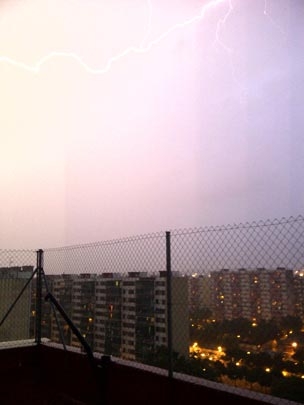  XAVIER URRIOS [L'Hospitalet de Llobregat-Barcelona] _ raig de llum 