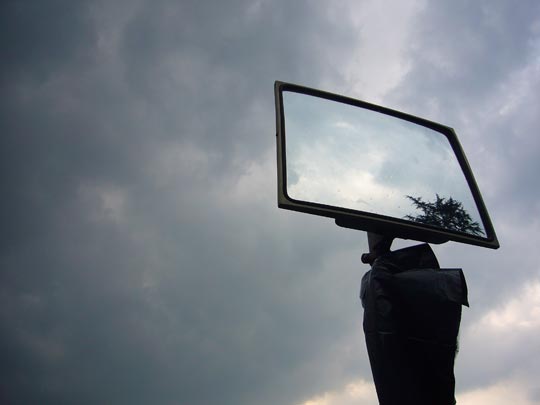  LUPE BEZZINA [Lugano-Suiza] _ reflejo de un día gris 