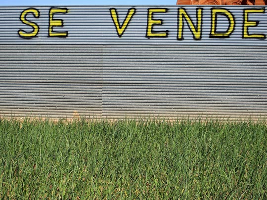  CARMEN BENAVENT [Paterna-Valencia] _ todo se vende, nada se compra 