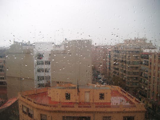  JUAN JOSÉ GARCÍA [Valencia] _ tras los cristales llueve y llueve 