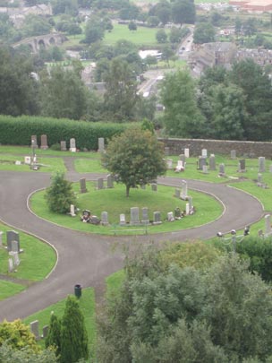  NATALIA PÉREZ [Ribadeo-A Coruña] _ tumbas en una rotonda 