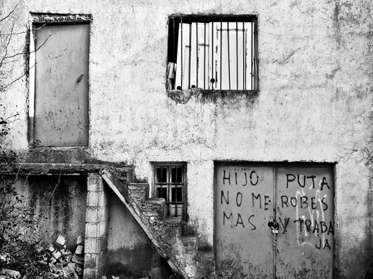  JOAQUIN RUIZ [Granada] _ una historia de puertas y mensajes 