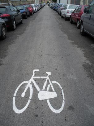  PAU ARENÓS _ aparcamiento peligroso 