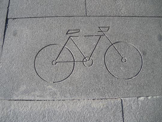  PAU ARENÓS _ aquí yace el bicing 