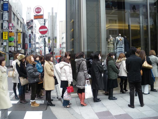  PAU ARENÓS _ cola en gucci. qué crisis... 