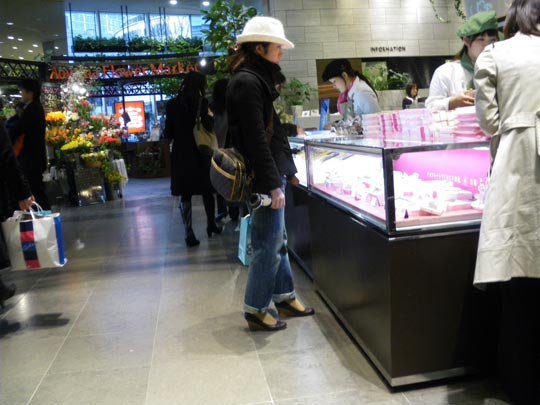  PAU ARENÓS _ eligiendo pasteles 