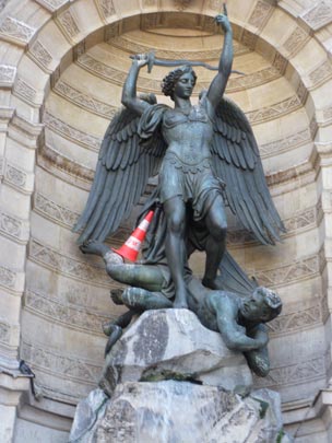  PAU ARENÓS _ estatua bien señalizada 