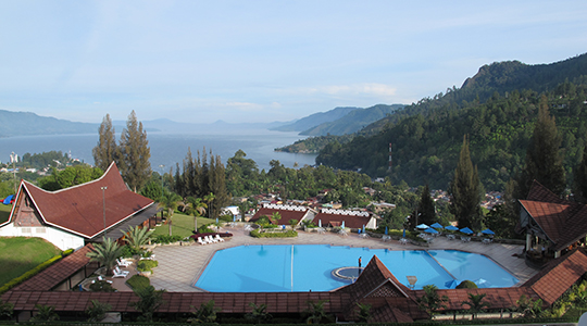  ANA SANCHEZ _ habitación con vistas (lago toba, sumatra) 
