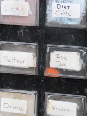  ANA SANCHEZ _ máquina de bebidas faltona 