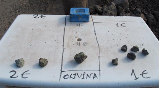  ANA SANCHEZ _ ¿menos da una piedra? 