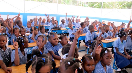  ANA SANCHEZ _ que levanten la mano los que vienen al cole por primera vez 