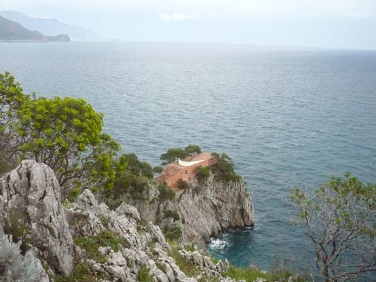  ANA SANCHEZ _ una casa a las afueras 