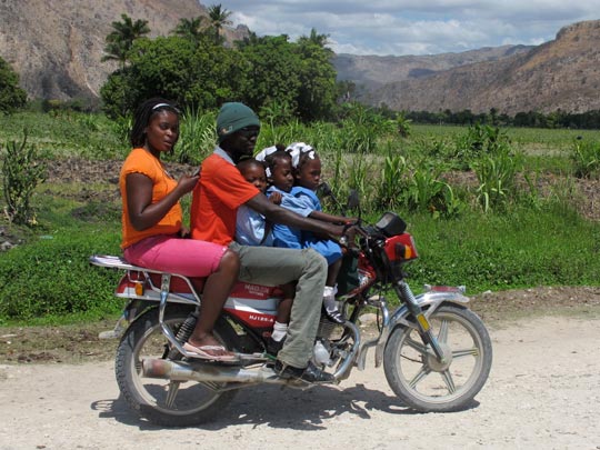  ANA SANCHEZ _ una familia sobre ruedas 