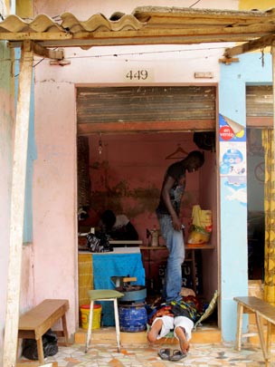  ANA SANCHEZ _ una visita pesada 