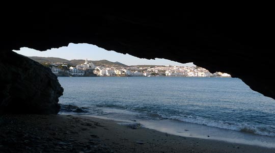  BERTO ROMERO _ cadaqués desde una cueva 