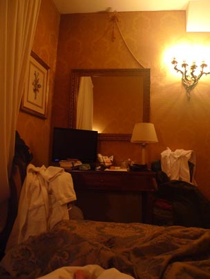  BERTO ROMERO _ hotel, dulce hotel 