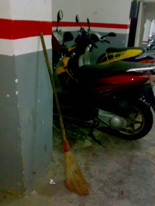  BERTO ROMERO _ la bruja aparca aquí 