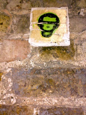  BERTO ROMERO _ muñeca o mono 