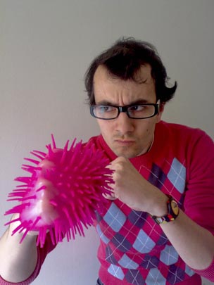  BERTO ROMERO _ puño de hierro en guante de plastiquillo 