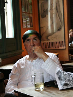  EDU SOTO _ pensando y bebiendo 