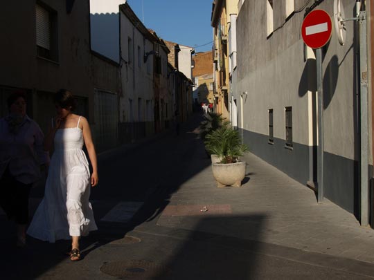  FRANCESC FÀBREGAS _ paseo en blanco 