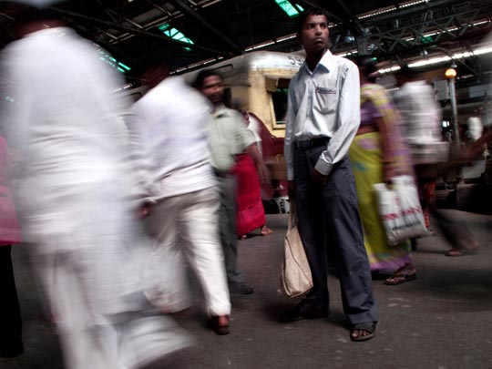  FRANK KALERO _ bombay: estación central 